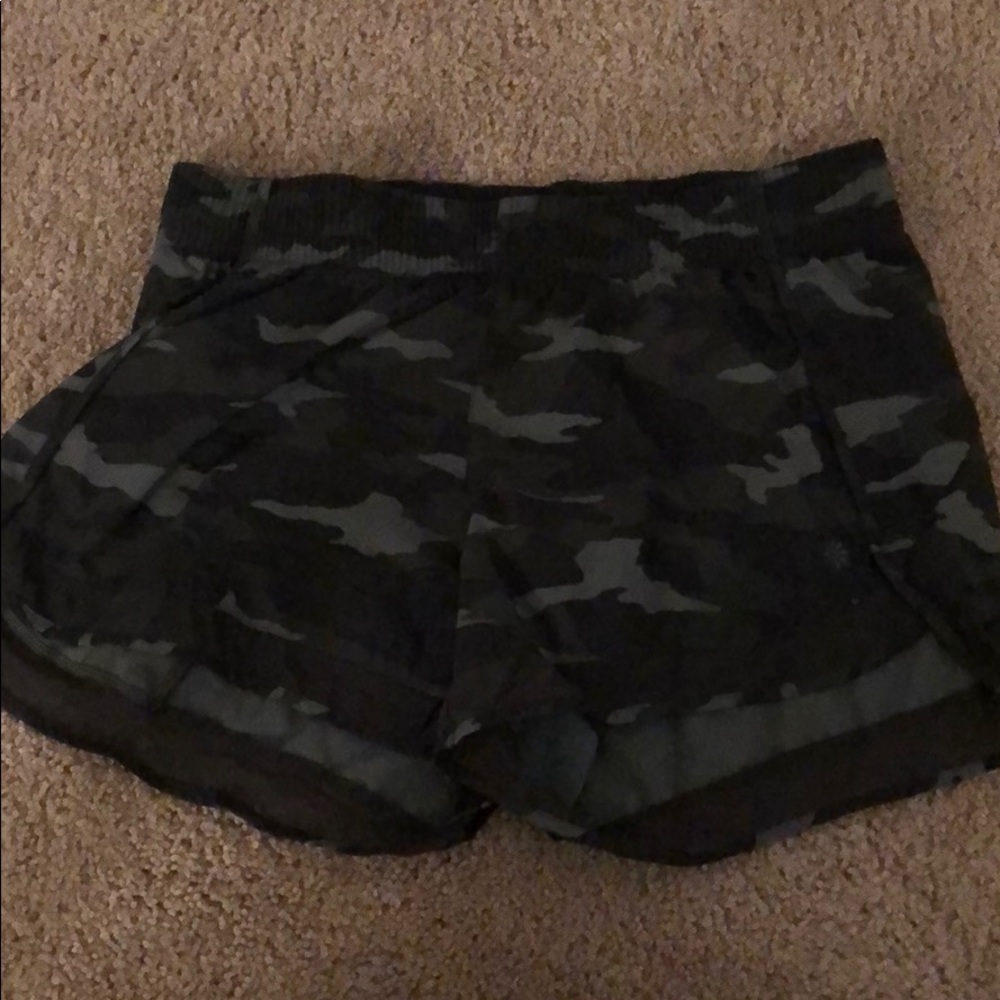 Athleta Camo Mesh Racer Run Short 4”